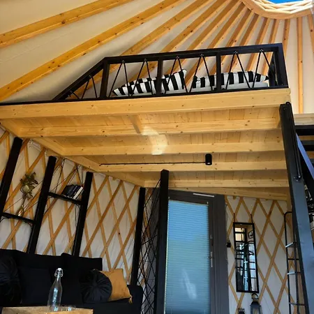 Mucharskie Echo Jurta & Sauna Z Widokiem Na Jezioro * Dabrowka (Wadowice)